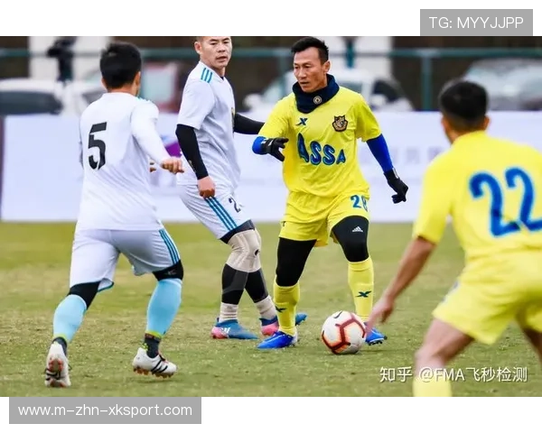 球员参与公益环保赛场清洁活动获得好评